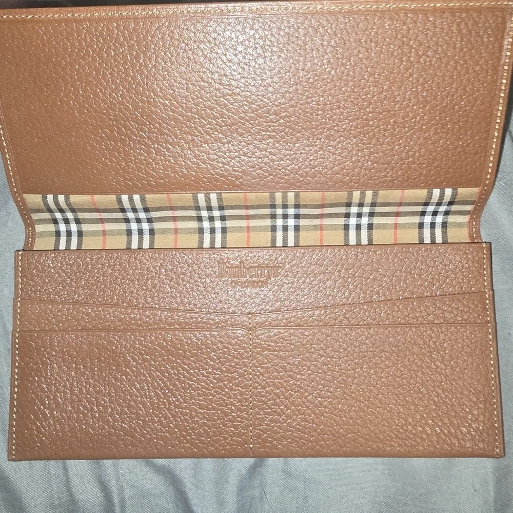 LIKE NEW - Burberry Tan Leather Wallet - Picture 6 of 9